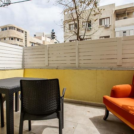 Chic Apartments By The Beach Тел Авив Екстериор снимка