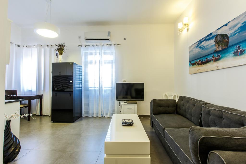 Chic Apartments By The Beach Тел Авив Екстериор снимка