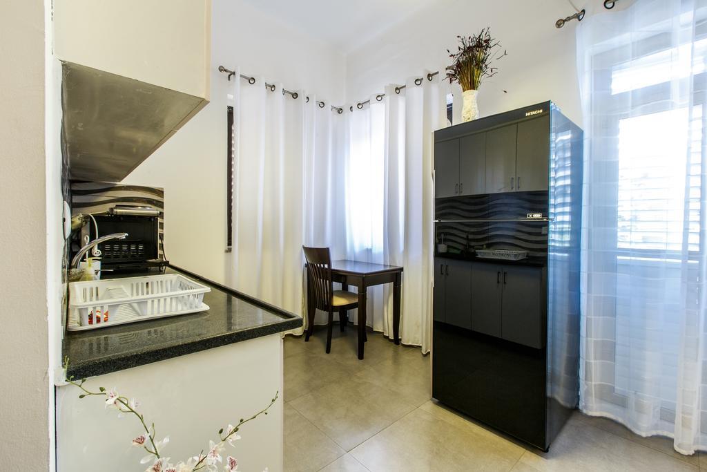 Chic Apartments By The Beach Тел Авив Екстериор снимка