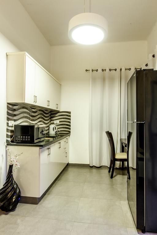 Chic Apartments By The Beach Тел Авив Стая снимка