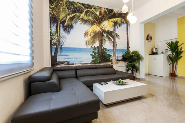 Chic Apartments By The Beach Тел Авив Екстериор снимка