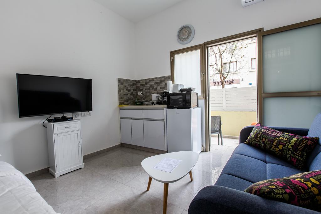 Chic Apartments By The Beach Тел Авив Екстериор снимка