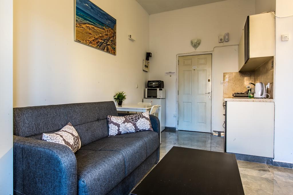 Chic Apartments By The Beach Тел Авив Екстериор снимка