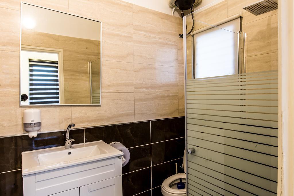 Chic Apartments By The Beach Тел Авив Екстериор снимка