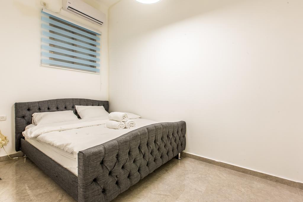 Chic Apartments By The Beach Тел Авив Екстериор снимка