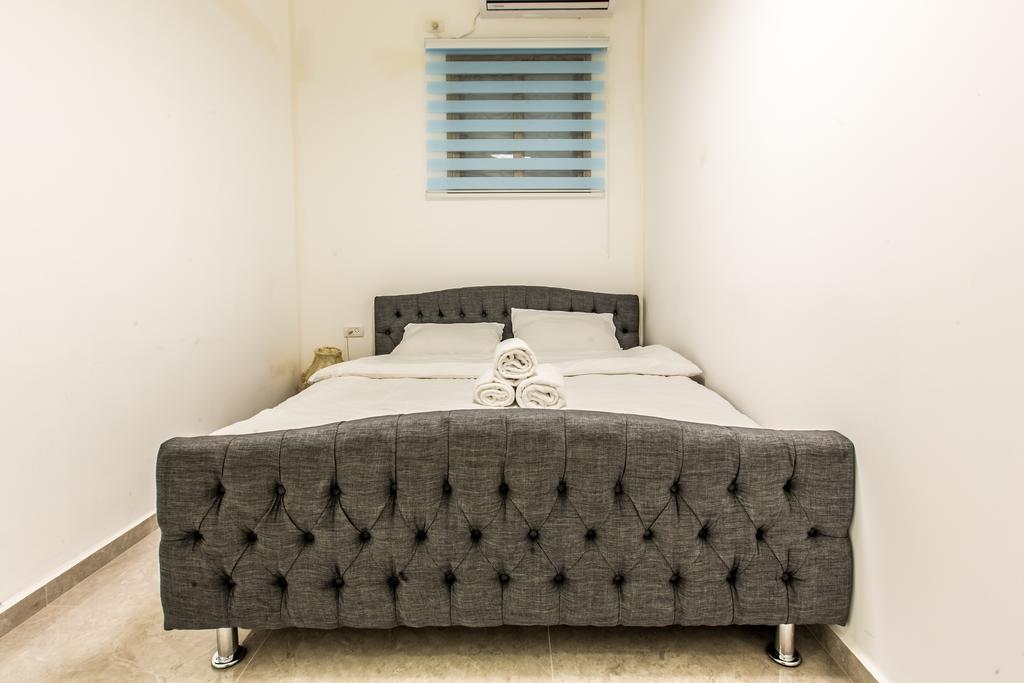 Chic Apartments By The Beach Тел Авив Екстериор снимка